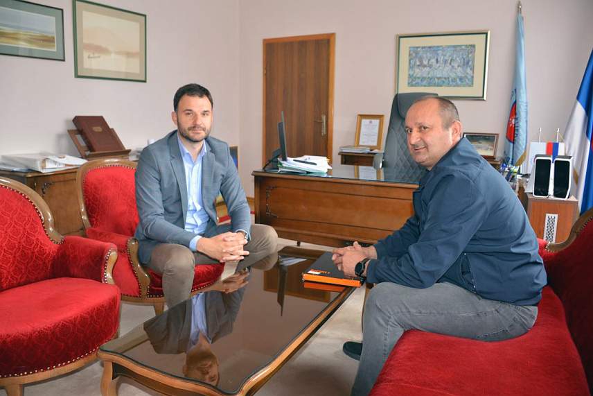 ПРИЈЕДОР, 7. МАЈА /СРНА/ - Састанак градоначелника Приједора Слободана Јавора и члана Управног одбора Бициклистичког клуба „Козара“ Далибора Лукића.