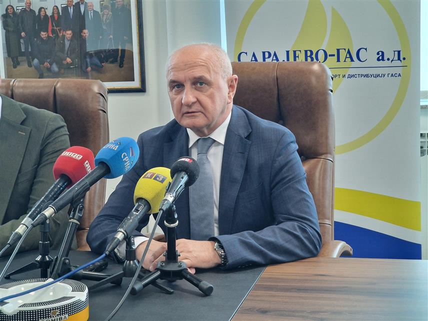 ИСТОЧНО САРАЈЕВО, 8. МАЈА /СРНА/ - Министар енергетике и рударства Републике Српске Петар Ђокић на конференцији за новинаре у Источном Сарајеву након састанка са директором предузећа "Сарајево-гас" Источно Сарајево Недељком Елеком.