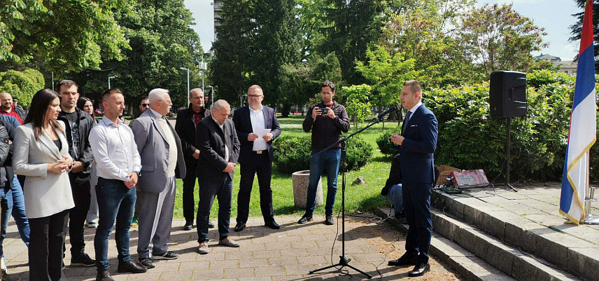 ДОБОЈ, 9. МАЈА /СРНА/ - Замјеник министра одбране у Савјету министара Александар Гогановић током обраћања поводом обиљежавања Дана побједе.