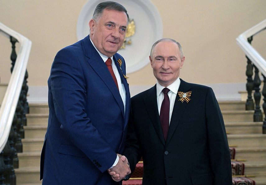 МОСКВА, 9. МАЈА /СРНА/ - Предсједник Руске Федерације Владимир Путин поново се данас састао са предсједником Републике Српске Милорадом Додиком и српским чланом и предсједавајућом Предсједништва Жељком Цвијановић након војне параде у Москви.
