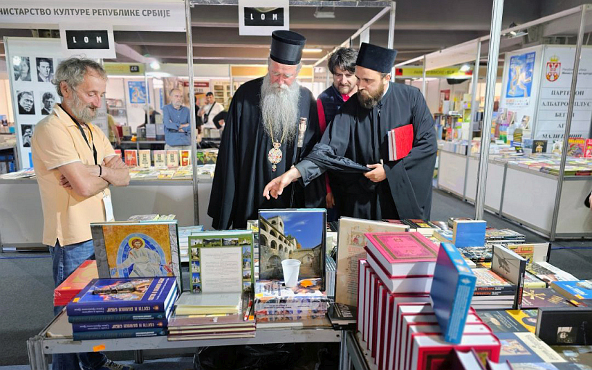 ПОДГОРИЦА, 9. МАЈА /СРНА/ - Његово високопреосвештенство митрополит црногорско-приморски Јоаникије посјетио је данас Међународни подгорички сајам књига и образовања и указао на значај ове манифестације.