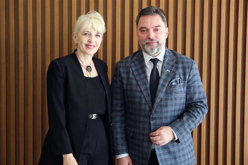 БЕОГРАД, 10. ЈУНА /СРНА/ - Замјеник предсједавајуће Савјета министара Сташа Кошарац са министром унутрашње и спољне трговине Србије Јагодом Лазаревић.