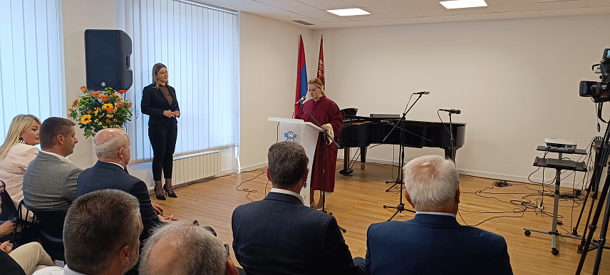 ИСТОЧНО САРАЈЕВО, 11. ЈУНА /СРНА/ - Музичка академија Универзитета у Источном Сарајеву обиљежила је свој Дан и крсну славу - Свету Теодосију Тирску, те промовисала дипломиране и мастер студенте.