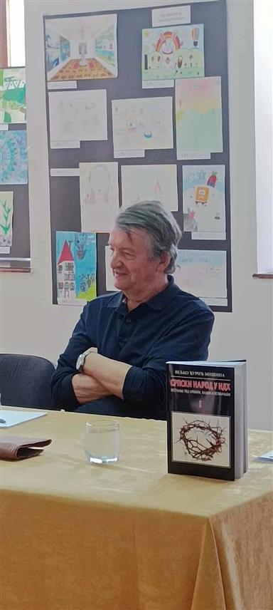 БИЈЕЉИНА, 11. ЈУНА /СРНА/ - Двије књиге под називом "Српски народ у НДХ" /нестајање под крижом, маљом и петокраком/ аутора историчара Вељка Ђурића Мишине представљене су вечерас у Музеју Семберије у Бијељини.