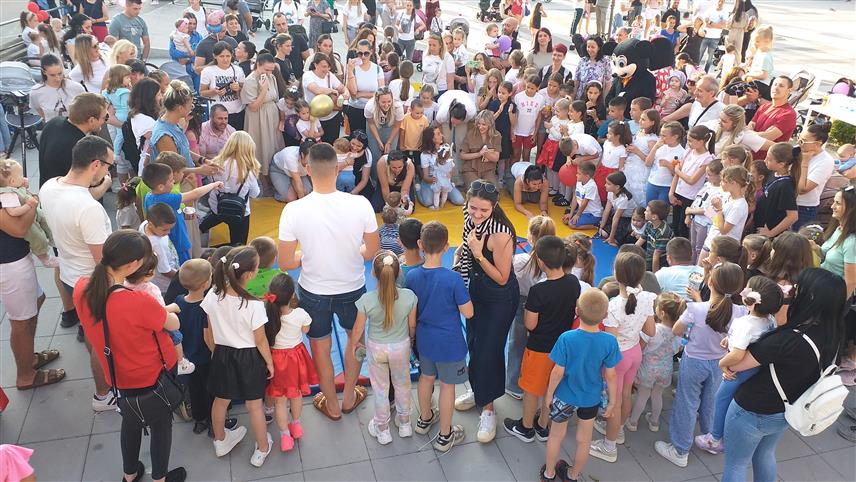 ВЛАСЕНИЦА, 11. ЈУНА /СРНА/ - Конференција беба у Власеници окупила је око 200 најмлађих Власеничана.