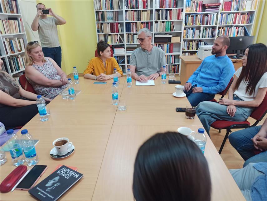 ЗВОРНИК, 12. ЈУНА /СРНА/ - У Зворнику је данас одржан округли сто "Нека нас култура спаја – размјена културних производа и програма на међународном нивоу", у част Јеле Остојић, прве пјесникиње Подриња.