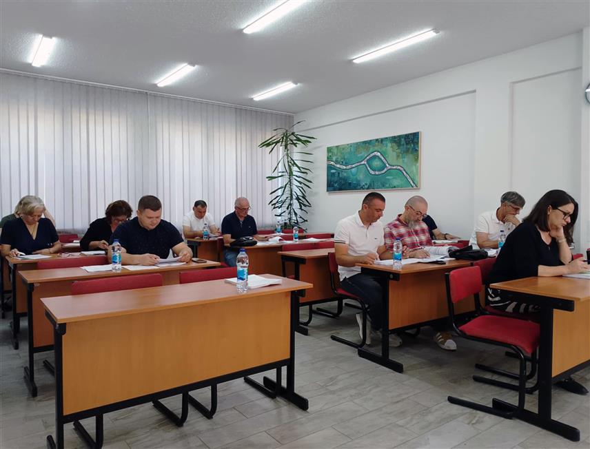 НОВИ ГРАД, 13. ЈУНА /СРНА / - Привредни савјет општине Нови Град прихватио је данас извјештај о извршењу буџета у прошлој години у износу 18.941.460 КМ или 96,78 одсто од планираних ребалансом.