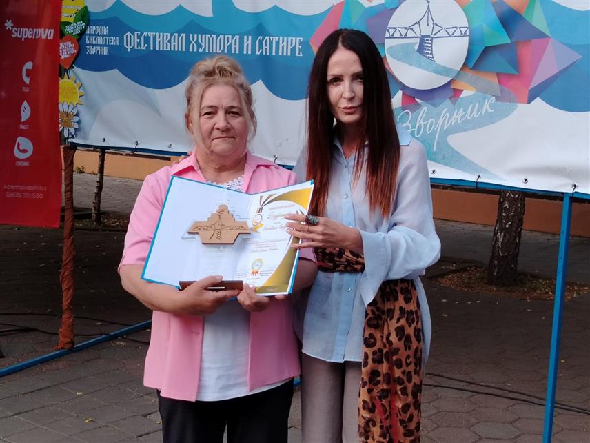 ЗВОРНИК, 13. ЈУНА /СРНА/ - Ленчи Стоименовој из Сјеверне Македоније припала је награда публике "Златна вијуга" на Међународном фестивалу хумора и сатире "Крива Дрина", који је вечерас завршен у Зворнику.