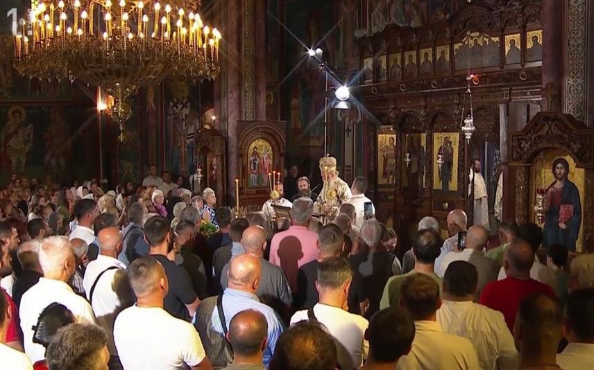 ПОДГОРИЦА, 15. ЈУНА /СРНА/ - Његово високопреосвештенство митрополит црногорско-приморски Јоаникије служио је данас Свету архијерејску литургију у храму у Љубљани, поводом 80 година од страдања остатака краљеве војске у отаџбини, свештеника и више од 20.000 вјерника које су без суда и пресуде убили комунисти.