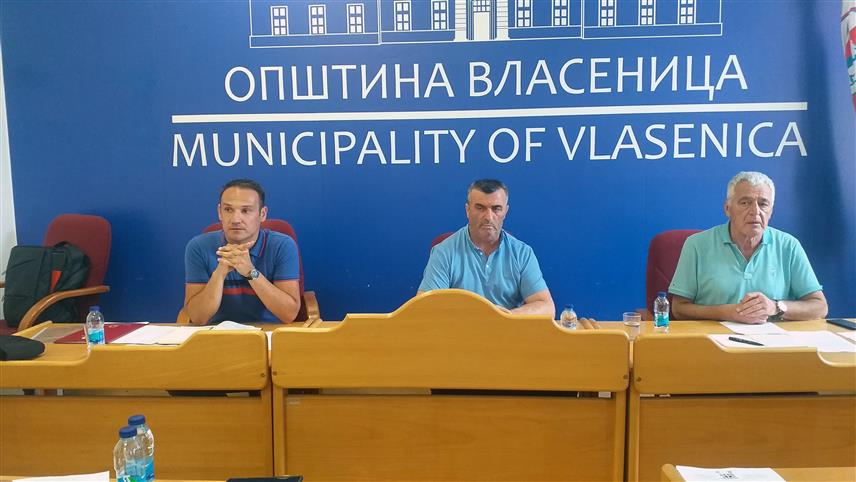 ВЛАСЕНИЦА, 16. ЈУНА /СРНА/ - Организациони одбор за обиљежавање 33 године од злочина над 3.267 Срба из средњег Подриња и Бирча у Одбрамбено-отаџбинском рату позвао је Србе са обје стране ријеке Дрине да 5. јула у Братунцу одају пошту овим див јунацима и да сјећање на њих преносе на будуће генерације.