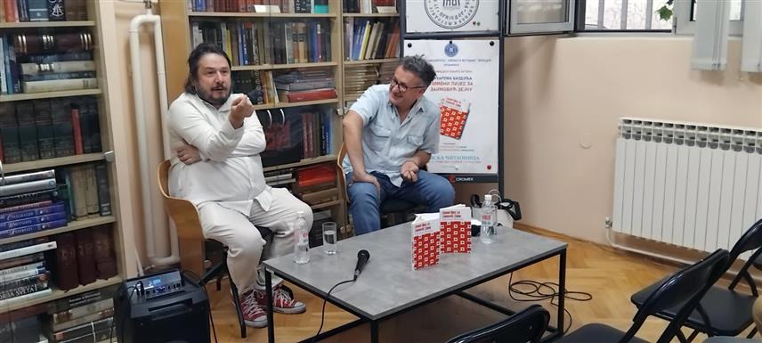 ПРИЈЕДОР, 17. ЈУНА /СРНА/ - У Приједору је вечерас представљен најновији роман књижевника Мухарема Баздуља - "Лимени лијес за Заимовић Зејну".