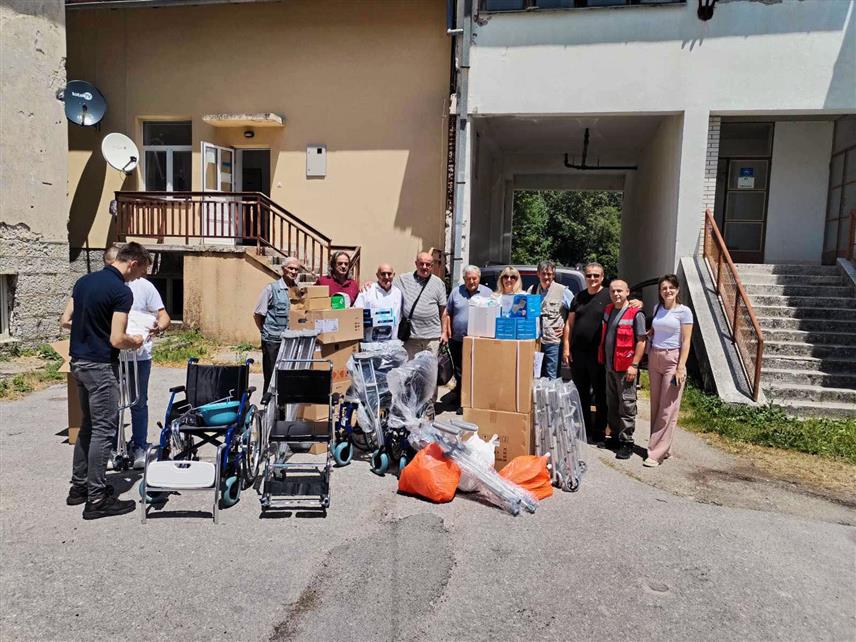 БОСАНСКО ГРАХОВО, 18. ЈУНА /СРНА/ - Фондација "Одрживи развој" из Бањалуке донирала је Дому здравља у Босанском Грахову медицинска средства у укупној вриједности 11.000 КМ.