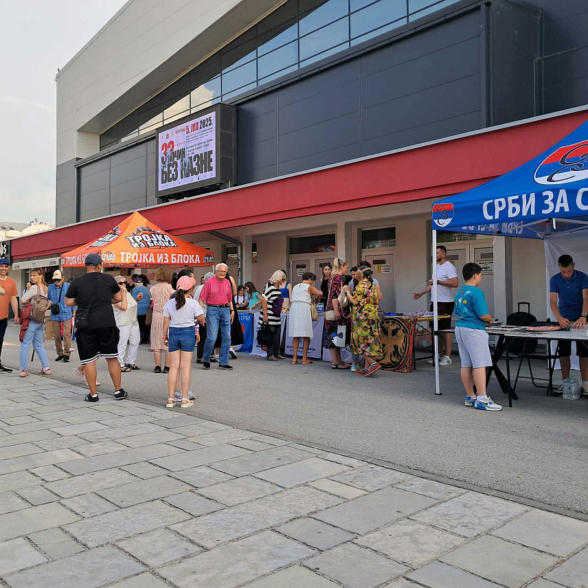 ИСТОЧНО САРАЈЕВО, 18. ЈУНА /СРНА/ - Хуманитарна организација "Срби за Србе" у сарадњи са удружењем грађана "Мали истраживачи" организатор је другог по реду Видовданског хуманитарног базара који се вечерас одржава у Источном Сарајеву, а чији је приход намијењен Србима на Косову и Метохији.