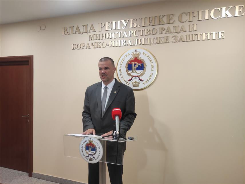 БАЊАЛУКА, 19. ЈУНА /СРНА/ - Помоћник министра рада и борачко-инвалидске заштите Републике Српске Небојша Видаковић на конференцији за новинаре, поводом предстојећег обиљежавања 33 године од пробоја Коридора и успостављања територијалне цјеловитости Републике Српске.	
