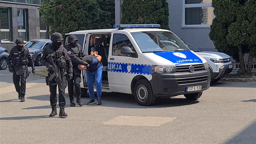 ДОБОЈ, 19. ЈУНА /СРНА/ - У надлежност Окружног јавног тужилаштва у Добоју данас је спроведено лице чији су иницијали И.T. из Дервенте, које је јуче ухапшено због основа сумње да је извршило кривично дјело "зеленаштво".