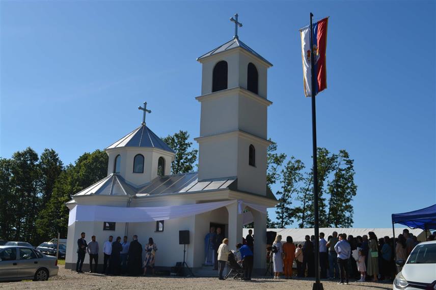 ЛОПАРЕ, 1. ЈУНА /СРНА/ - Његово високопреосвештенство митрополит зворничко-тузлански Фотије освештао је данас Храм Светог пророка Илије у Милином Селу код Лопара.	