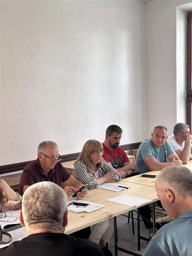 БОСАНСКО ГРАХОВО, 20. ЈУНА /СРНА/ - У Босанском Грахову одржана је изборна конференција СНСД-а на којој је за новог предсједника Општинског одбора изабрана Милка Видовић.