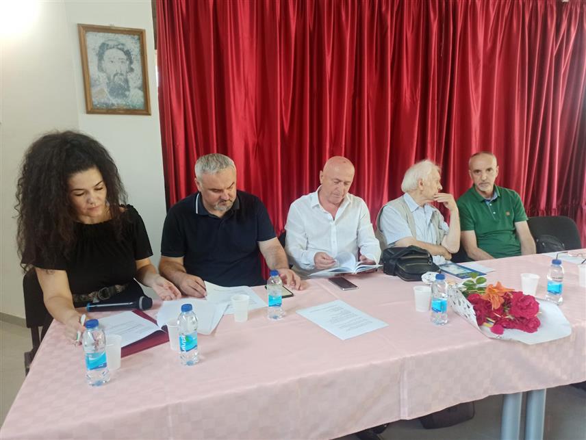 ЗВОРНИК, 21. ЈУНА /СРНА/ - У Зворнику је вечерас одржано књижевно вече завичајних аутора са гостима писцима из Републике Српске и Србије с циљем његовања завичајне културне баштине.
