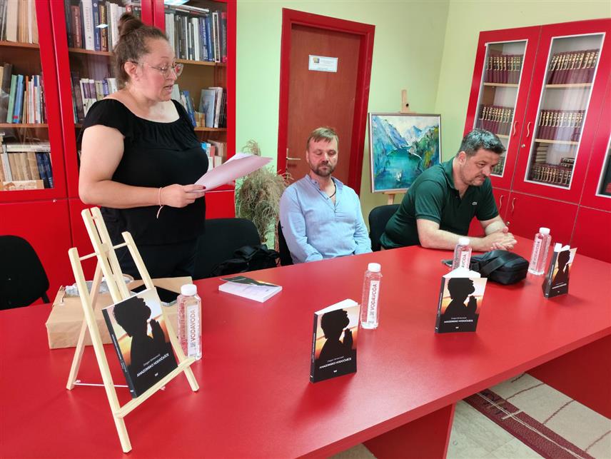 СРЕБРЕНИЦА, 23. ЈУНА /СРНА/ - Књига "Амазонско ходочашће" аутора Драгана Симеуновића представљена је вечерас у Народној библиотеци Сребреница.