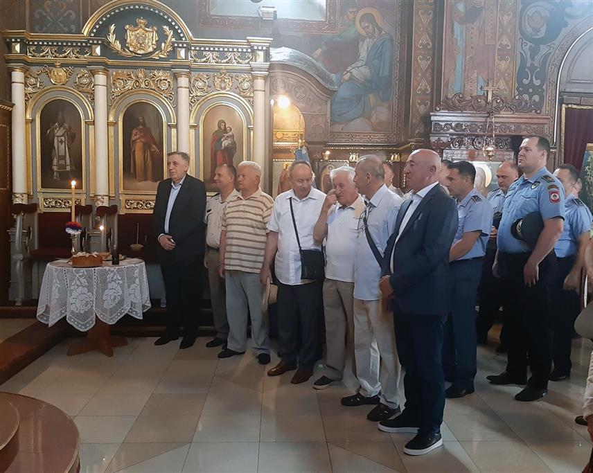 БЕОГРАД, 24. ЈУНА /СРНА/ - Представништво Републике Српске у Србији организовало је у Београду обиљежавање Видовдана - крсне славе Војске Републике Српске /ВРС/ и Трећег пјешадијског /Република Српска/ пука Оружаних снага БиХ.