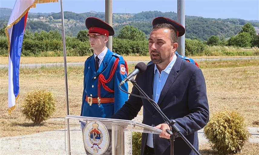 ДОБОЈ, 24. ЈУНА /СРНА/ - Изасланик предсједника Републике Српске Борис Јеринић поручио је да добојско насеље Бољанић, у којем је у акцији "Халијард - ваздушни мост" током Другог свјетског рата спасено 60 савезничких пилота, може бити мјесто за успостављање бољих дипломатских и других односа Републике Српске и Сједињених Држава.	

