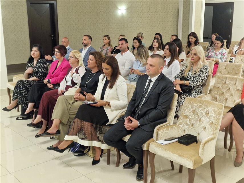 ИСТОЧНО САРАЈЕВО, 26. ЈУНА /СРНА/ - Округли сто под називом "Физичка активност и правилно држање - здравије одрастање" у организацији Завода за уџбенике и наставна средства, а на иницијативу Републичког педагошког завода.