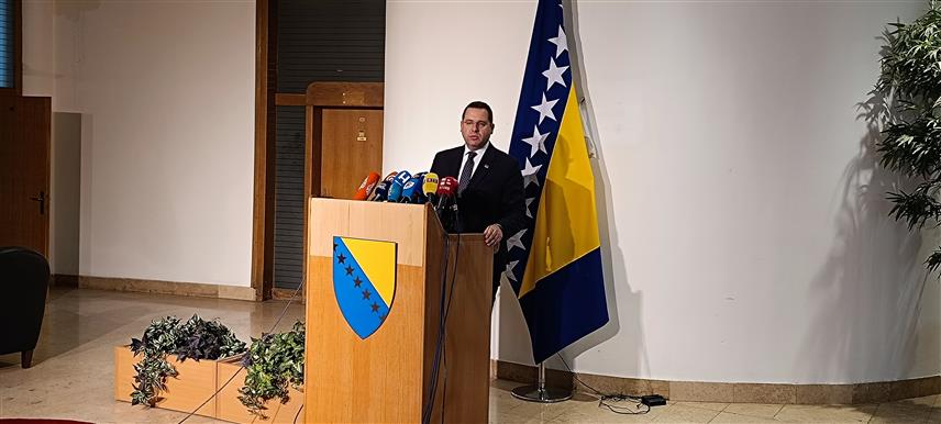 САРАЈЕВО, 26. ЈУНА /СРНА/ - Српски делегат у Дому народа Парламентарне скупштине БиХ Радован Ковачевић обраћање новинарима у Сарајеву.