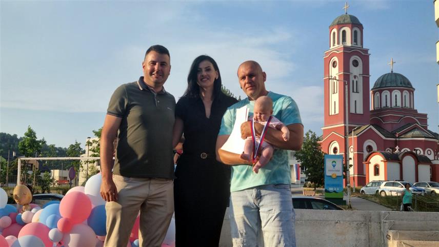 ИСТОЧНО САРАЈЕВО, 26. ЈУНА /СРНА/ - За предсједника Конференције беба у Источној Илиџи вечерас је изабрана најмлађа беба Новак Бозало, а први потпредсједник је најстарија беба Софија Крављача.