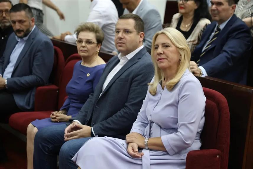 БАЊАЛУКА, 27. ЈУНА /СРНА/ - Српски члан и предсједавајућа Предсједништва БиХ Жељка Цвијановић на предавању утицајног америчког писца и блогера Куртиса Јарвина у Бањалуци.