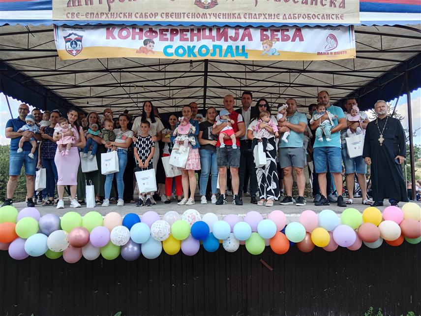 СОКОЛАЦ, 28. ЈУНА /СРНА/ - На Сокоцу је вечерас одржана традиционална Конференција беба, а у трочлано предсједништво изабране су најмлађа и најстарија беба, као и беба са највише браће и сестара.	