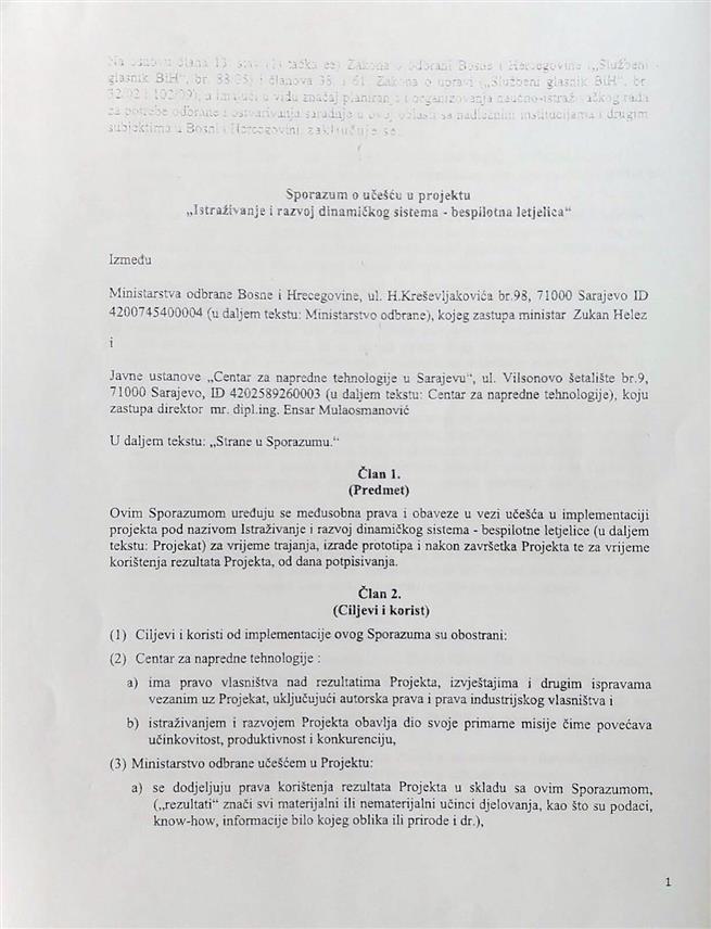 САРАЈЕВО, 2. ЈУНА /СРНА/ - Замјеник предсједавајуће Савјета министара Сташа Кошарац је на друштврној мрежи "Инстаграм" објавио споразум који је у име Министарства одбране у Савјету министара потписао Зукан Хелез са Центром за напредне тегхнологије Сарајево о нелегалној производњи дронова.