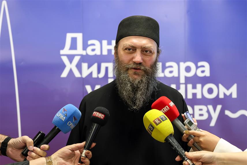 ИСТОЧНО САРАЈЕВО, 2. ЈУНА /СРНА/ - Игуман манастира Хиландар, архимандрит Методије изјавио је вечерас да су страдања обично усмјерена ка духовном напредовању, да се не могу избјећи и да Господ никада не дозвољава да вјерни народ страда више него што је његова мјера.