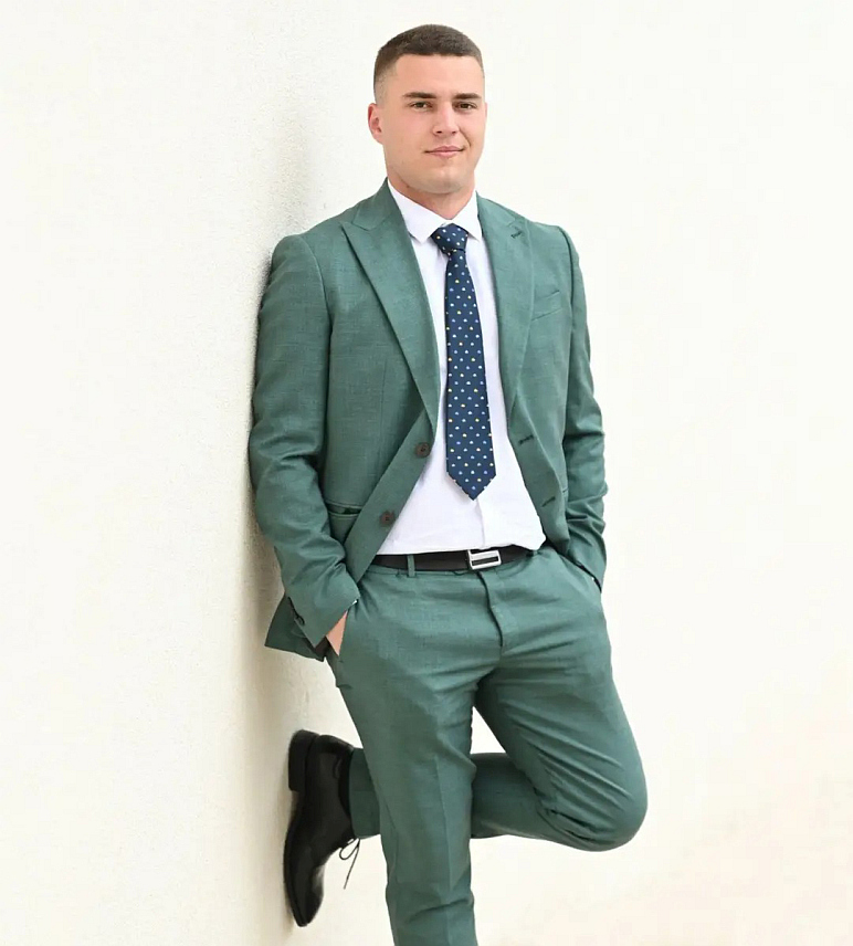 БИЛЕЋА, 30. ЈУНА /СРНА/ - Милош Милићевић, ђак генерације билећког Средњошколског центра "Голуб Куреш", рекао је Срни да су за успјех који је постигао најважнији труд и рад, као и добра организација, те указао на значај бављења ваншколским активностима, спортом, музиком, глумом.
