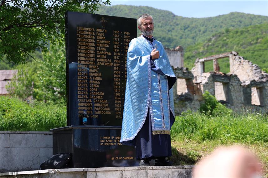 ТРНОВО, 3. ЈУНА /СРНА/ - У селу Ледићи на подручју федералне општине Трново данас су обиљежене 33 године од свирепог злочина који су починили припадници такозване Армије БиХ над 24 српска цивила, међу којима је страдало и дијете од 18 мјесеци Милун Тешановић, а за тај злочин нико није осуђен.