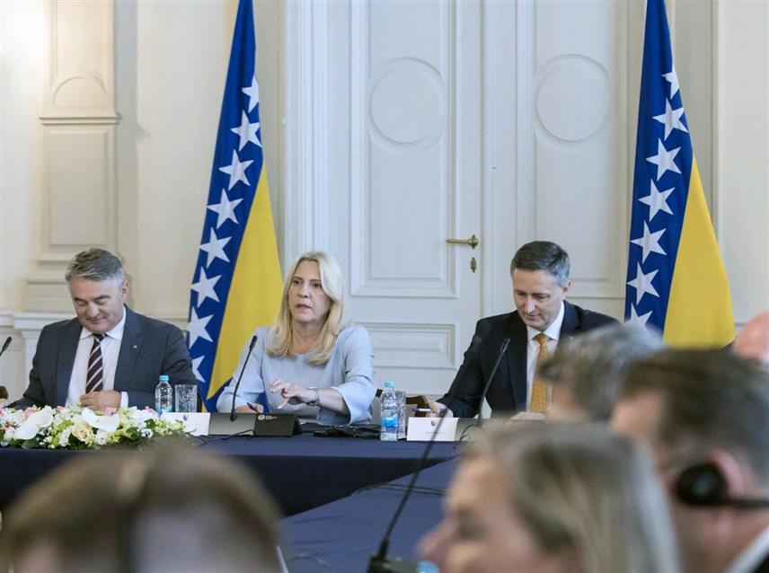 САРАЈЕВО, 3. ЈУНА /СРНА/ - Српски члан и предсједавајућа Предсједништва БиХ Жељка Цвијановић истакла је на састанку са представницима парламената осам нордијских и балтичких земаља да изазови у БиХ нису безбједносне, већ политичке природе и да треба да буду превазиђени политичким средствима у оквиру домаћих институција.