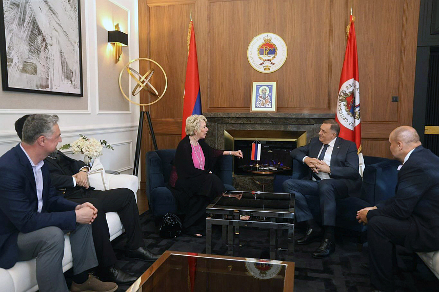 БАЊАЛУКА, 3. ЈУНА /СРНА/ - Предсједник Републике Српске Милорад Додик разговарао је данас у Бањалуци са Елен Бек, истакнутим филантропом из Аризоне, познатој по својој несебичној подршци заједницама кроз донације, хуманитарни рад и залагање за хришћанске вриједности, али и великом пријатељу и поштоваоцу предсједника САД Доналда Трампа.