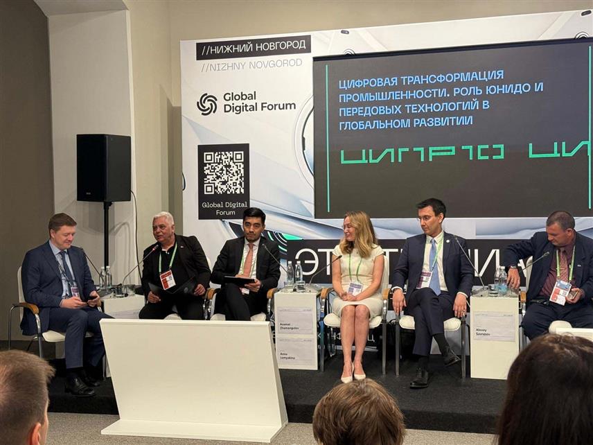 БЕОГРАД, 4. ЈУНА /СРНА/ - Министар информисања и телекомуникација Србије Борис Братина је на конференцији "Дигитализација индустријске Русије" у Нижњем Новгороду.