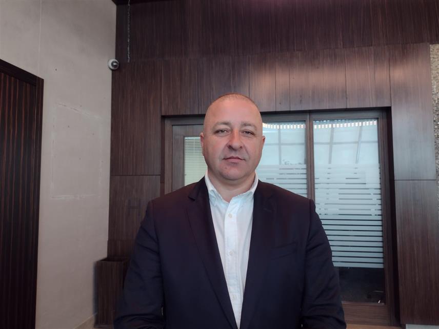 БЕОГРАД, 5. ЈУНА /СРНА/ - Вршилац дужности директора "Путева Републике Српске" Мирослав Јанковић изјавио је у Београду да би тендер за мост на ријеци Тари на дионици пута Фоча – Шћепан Поље требао да буде објављен за петнаестак дана.
