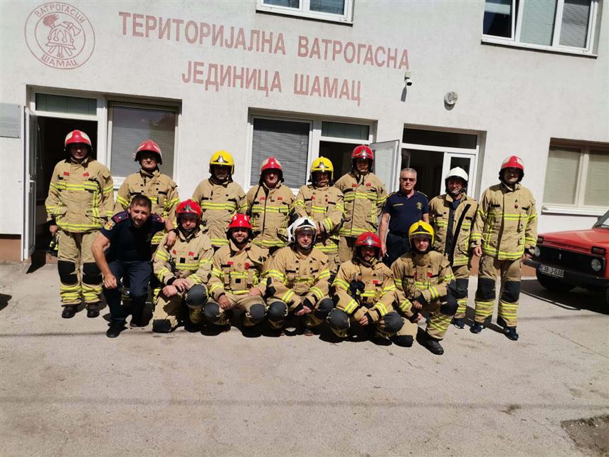 ШАМАЦ, 5. ЈУНА /СРНА/ - Шамачки ватрогасци добили су вриједну донацију хуманих људи из Швајцарске коју чини 16 комплета заштитне опреме.