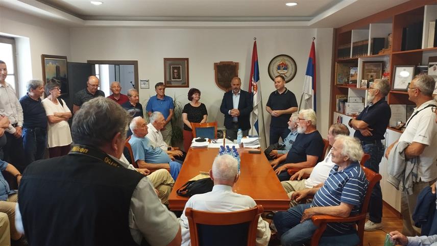ВИШЕГРАД, 7. ЈУНА /СРНА/ – Начелник општине Вишеград Младен Ђуревић уприличио је пријем за групу пензионера из Обреновца, који бораве у дводневној посјети овој локалној заједници, предвођени градским менаџером Београда Мирославом Чучковићем.