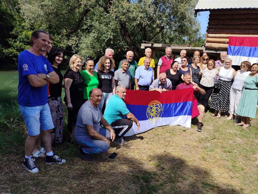 БРАТУНАЦ, 7. ЈУНА /СРНА/ - Удружење логораша регије Бирач данас је поред Дрине у Полому код Братунца организовало једнодневно дружење својих чланова, гостију из других регија као и представницa Међународне мреже помоћи жртвама тортуре /ИАМ/ из Београда.