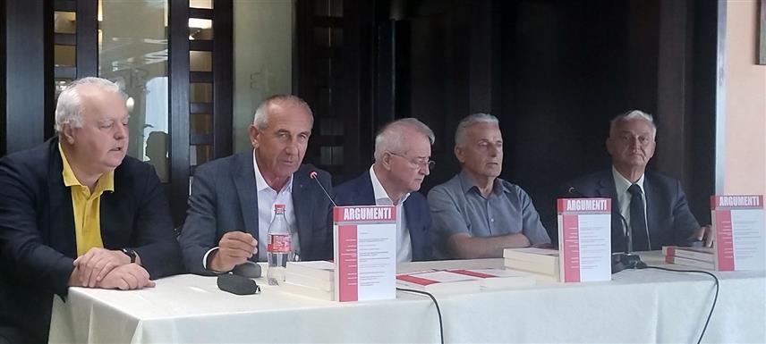 БАЊАЛУКА, 9. ЈУНА /СРНА/ - Нови број часописа "Аргументи" посвећен је обиљежавању 80 година од Побједе над фашизмом, 80 година пробоја јасеновачких логораша и 30 година од потписивања Дејтонског мировног споразума, рекао је уредник овог научног часописа Милан Љепојевић.