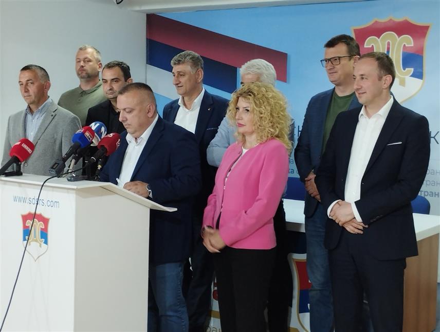 БАЊАЛУКА, 9. ЈУНА /СРНА/ - Предсједник Главног одбора СДС-а Јовица Радуловић на конференцији за новинаре у Бањалуци.