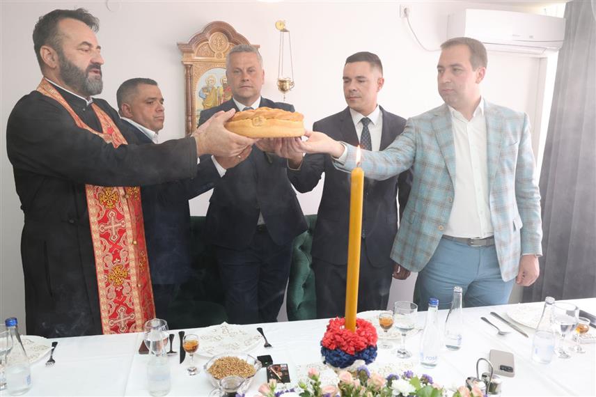 БАЊАЛУКА, 12. ЈУЛА /СРНА/ - Казнено-поправни завод Бањалука обиљежио је крсну славу - Светог апостола Петра и Павла, уз присуство бројних гостију, сарадника и запослених ове установе.