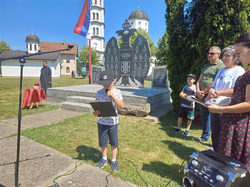 БРОД, 12. ЈУЛА /СРНА/ - У Винској код Брода данас је служен помен за 24 борца из овог насеља погинула у Одбрамбено-отаџбинском рату.