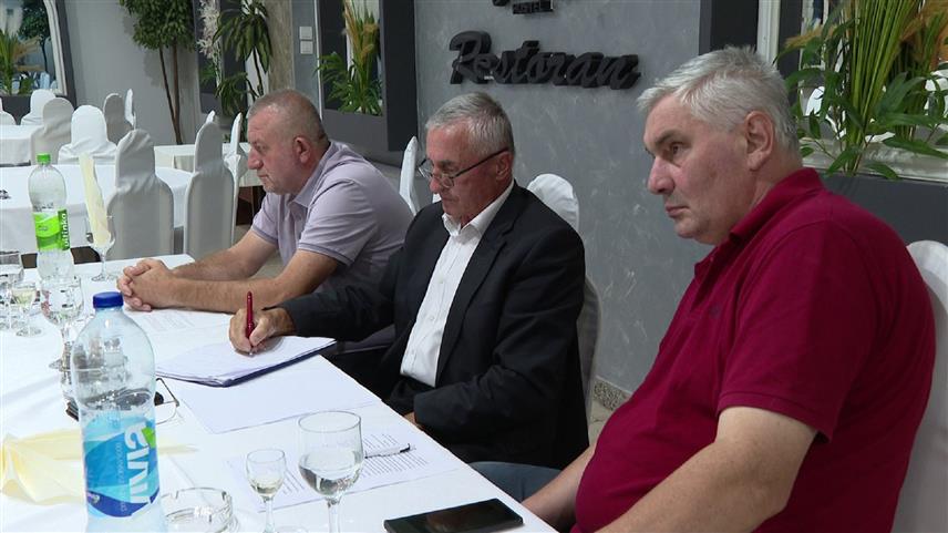 ПРЊАВОР, 17. ЈУЛА /СРНА/ - Савез ратних војних инвалида Републике Српске закључио је данас на сједници Предсједништва да личне инвалиднине, чије је повећање најављено од 1. септембра, буду 10 умјесто пет одсто.