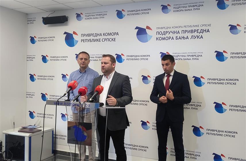 БАЊАЛУКА, 1. ЈУЛА /СРНА/ - Министар трговине и туризма Републике Српске Денис Шулић рекао је да ће Министарство и "Службени гласник" израдити апликацију која ће грађанима Српске омогућити увид у цијене робе широке потрошње.