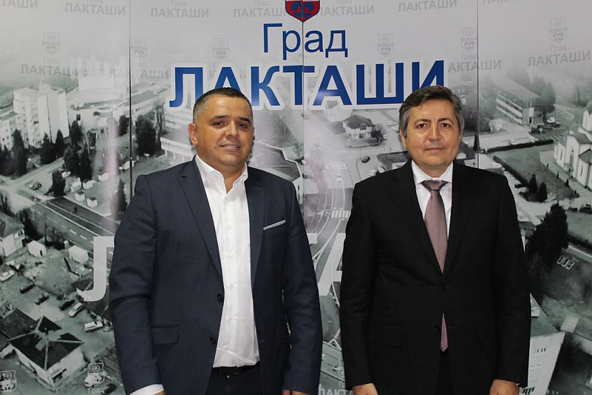 БАЊАЛУКА, 29. ЈУЛА /СРНА/ - Градоначелник Лакташа Мирослав Бојић представио је данас генералном конзулу Турске са сједиштем у Бањалуци Сан Ајгуну потенцијале Лакташа, нарочито у области привреде и туризма.
