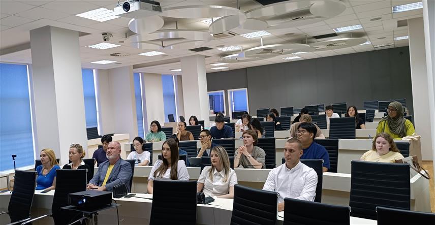 ИСТОЧНО САРАЈЕВО, 2. ЈУЛА /СРНА/ - Студенти и професори америчког Универзитета Џорџ Мејсон посјетили су град Источно Сарајево у оквиру програма "Учење ван земље" усмјереног на изградњу мира и разумијевања друштва у постконфликтним срединама.