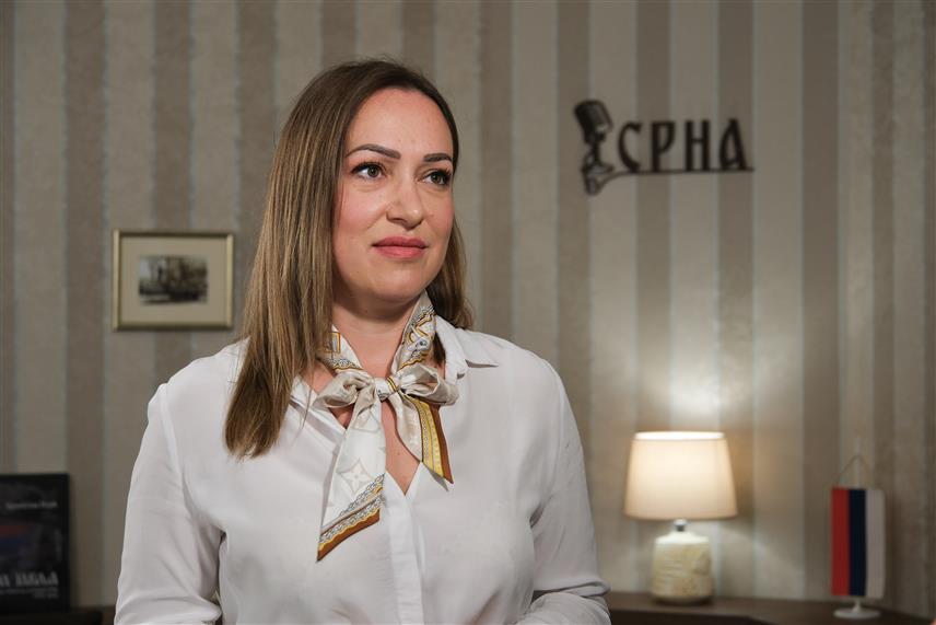 БАЊАЛУКА, 31. ЈУЛА /СРНА/ - Новоименовани шеф Представништва Републике Српске у Француској Бојана Кондић Панић изјавила је за Срну да јој је велика част што ће на овој функцији наставити са промовисањем привредних, културних и туристичких потенцијала Српске и тако допринијети наставку јачању веза српског и француског народа.